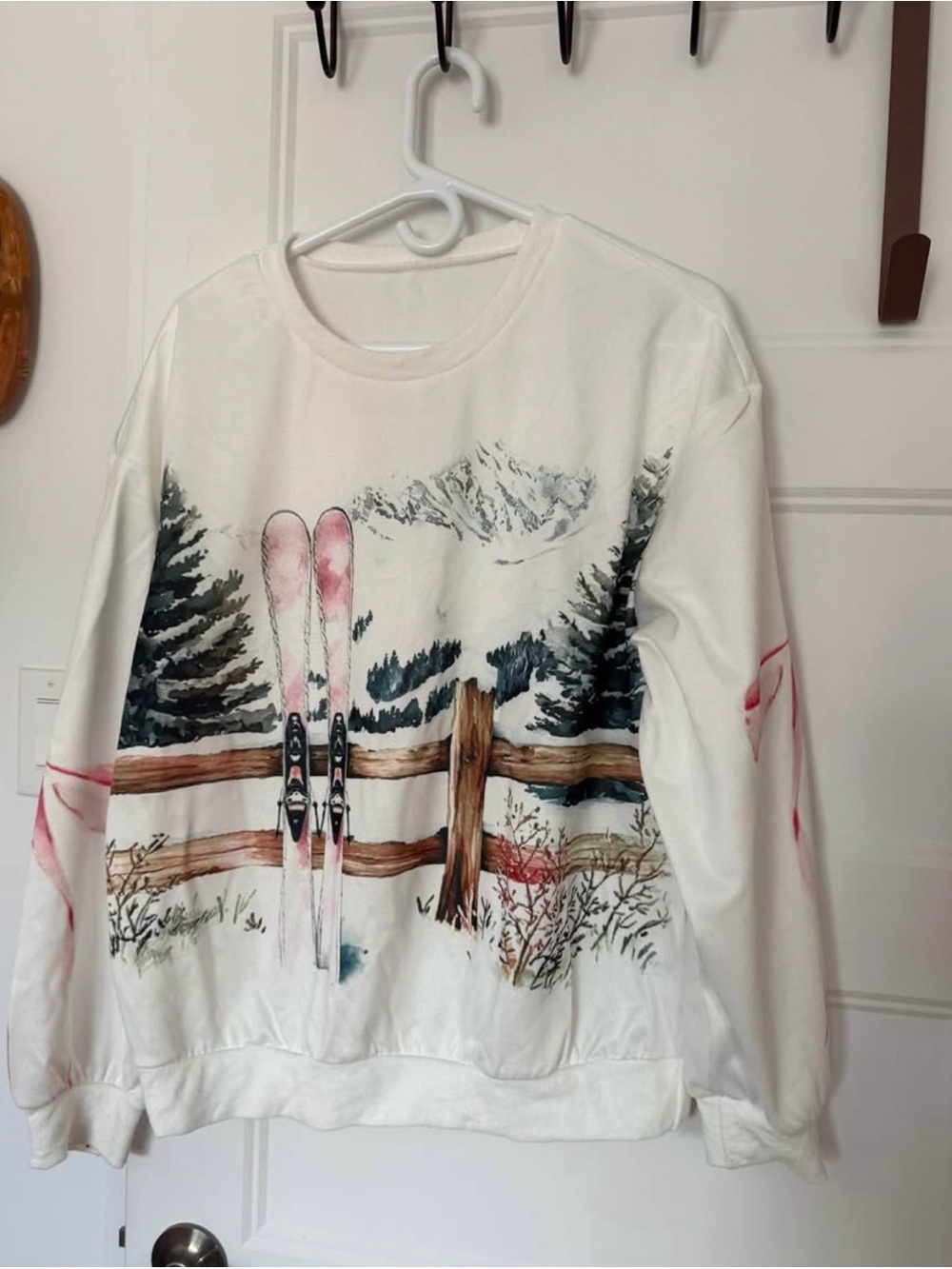 SHEIN White Ski Graphic Crewneck Sweatshirt with Pink Skis